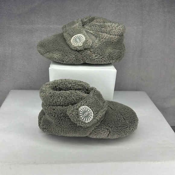 🔥🔥🔥 UGG Bixbee baby booties Size: 2/3🔥🔥🔥 - Picture 2 of 8